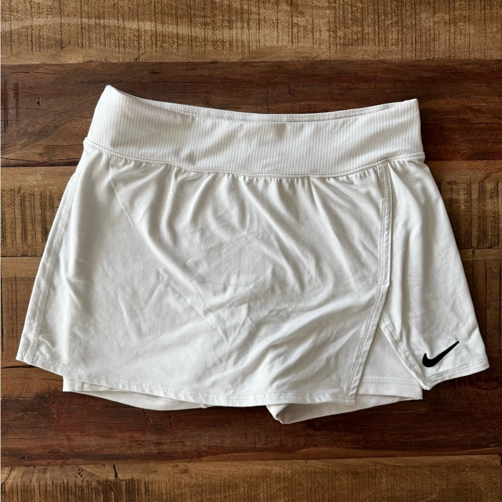 Nike Women's White Athletic Skorts
